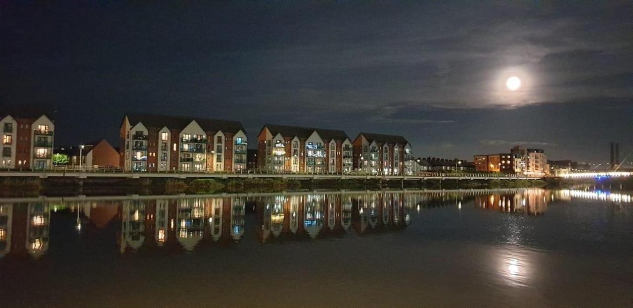Luxury Riverside 2 Bedroomed Apartment With Balcony Newport  Luaran gambar