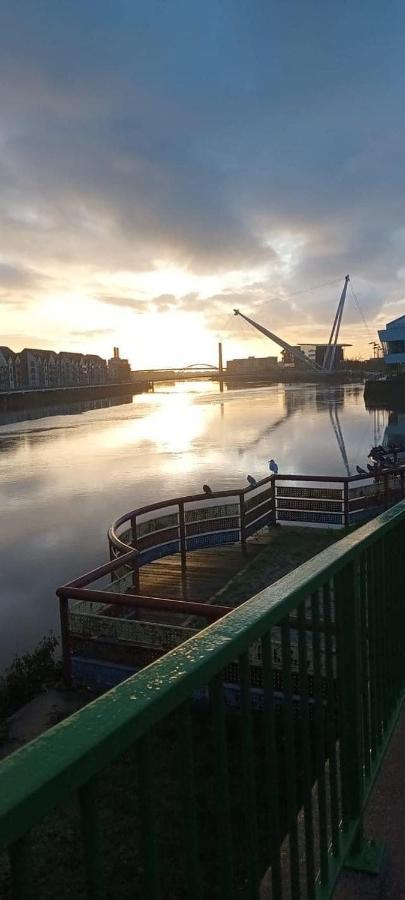 Luxury Riverside 2 Bedroomed Apartment With Balcony Newport  Luaran gambar
