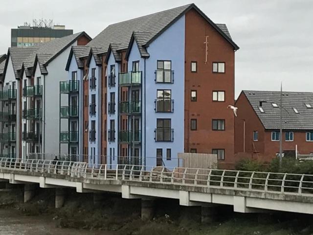 Luxury Riverside 2 Bedroomed Apartment With Balcony Newport  Luaran gambar